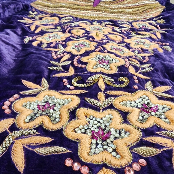 Indian punjabi suit with salwaar and dupatta - Picture 4 of 12